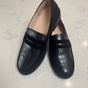 Chic Black Crocodile Pattern Loafers